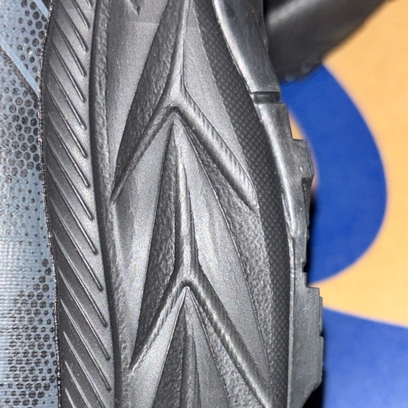 Men's ASICS GEL-VENTURE 10 Athletic Shoes, Size US 10.5, Black and Graphite Grey - Picture 10 of 13